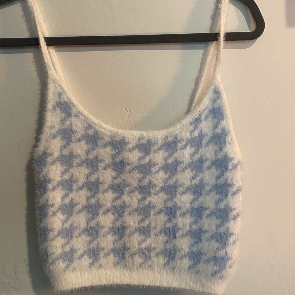 kendall & kylie fuzzy never worn top size small